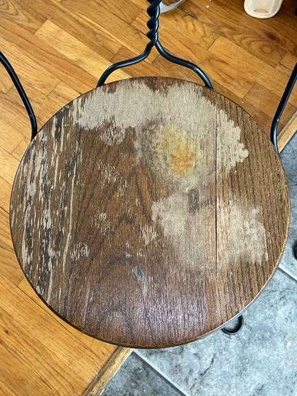 Parlor Table (30”T29”R) & Four Matching Chairs
