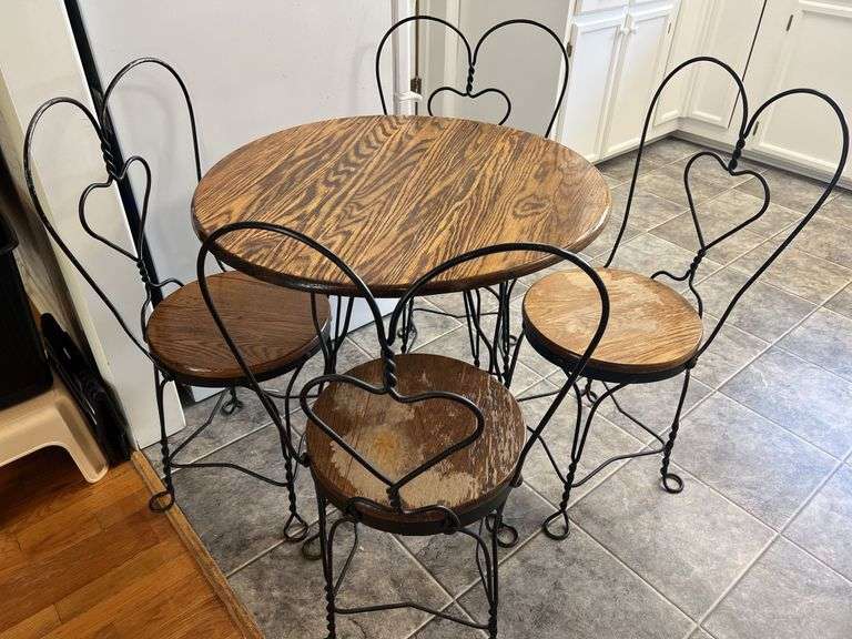Parlor Table (30”T29”R) & Four Matching Chairs