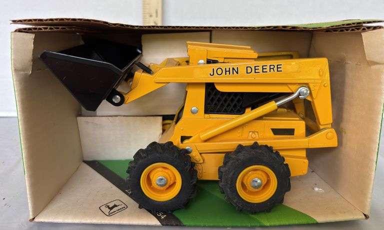 ERTL John Deere Skid Steer Loader 1/16 Scale