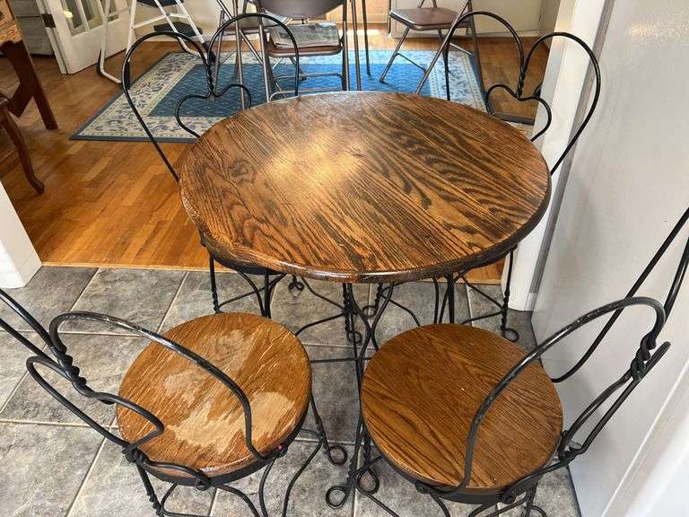 Parlor Table (30”T29”R) & Four Matching Chairs