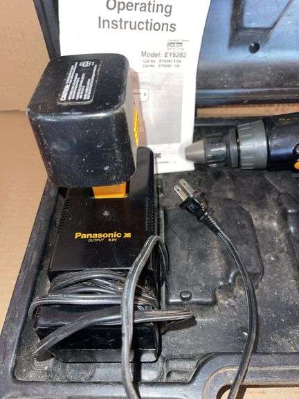 Panasonic Variable Speed Drill, 2 Batteries & Charger (one battery accepts charge)