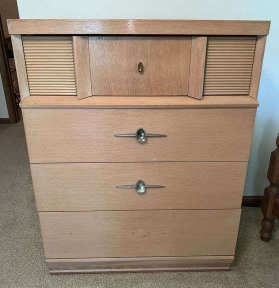 MCM Mengel Blonde Four Drawer Dresser (42.5”T,33”L,18”D)