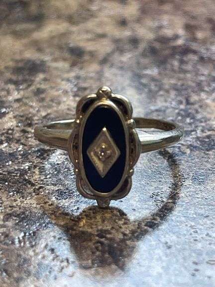 Onyx & Diamond Star Marked 10K Ring