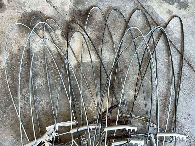 Sixteen Fur Stretchers