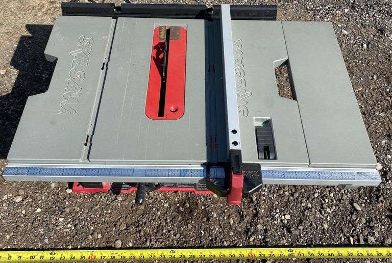 Skilsaw 10” Benchtop Table Saw, Has Power When Plugged In