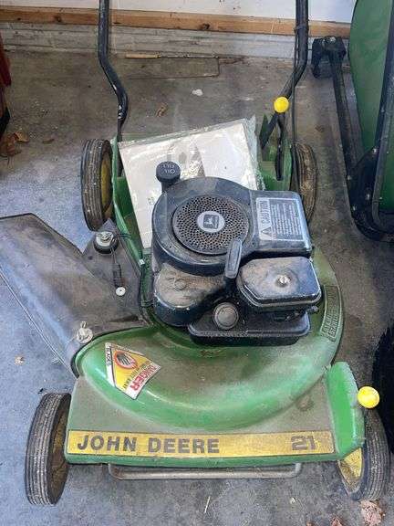 John Deere 21” Push Mower- pulls easily