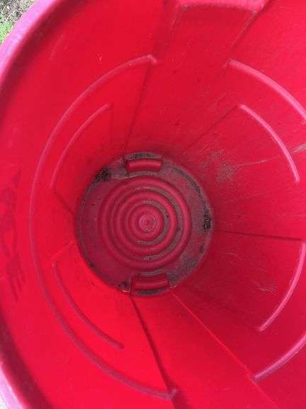 Two Rubbermaid Roughneck 32 Gallon Trash Cans w/ Lids