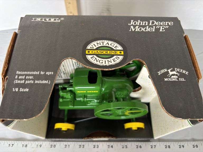ERTL John Deere Model E Gasoline Engine Scale 1/6