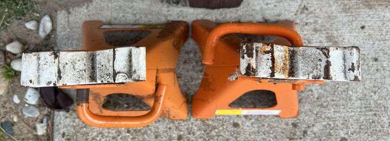 Pair of Three Ton Capacity Jacks