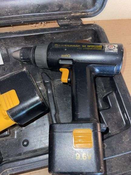 Panasonic Variable Speed Drill, 2 Batteries & Charger (one battery accepts charge)