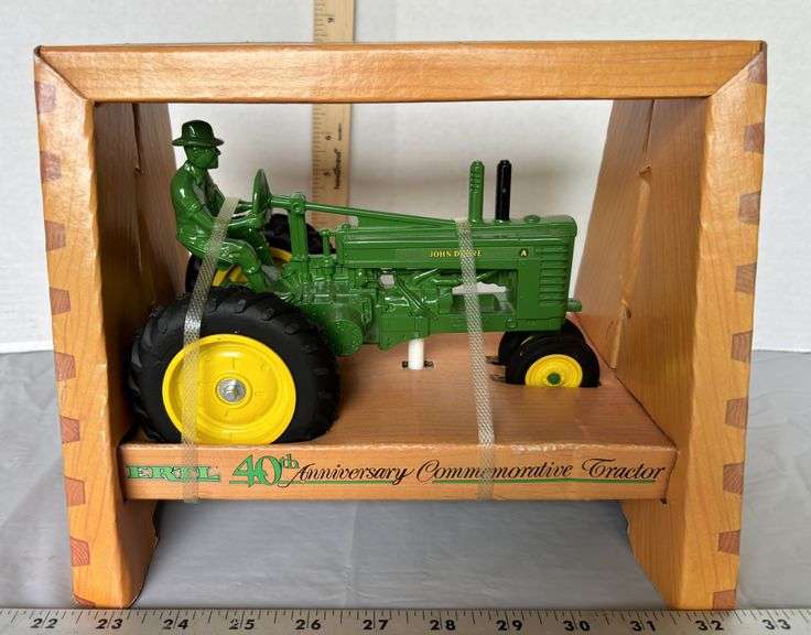 ERTL 40th Anniversary Commemorative Tractor 1/16 Scale