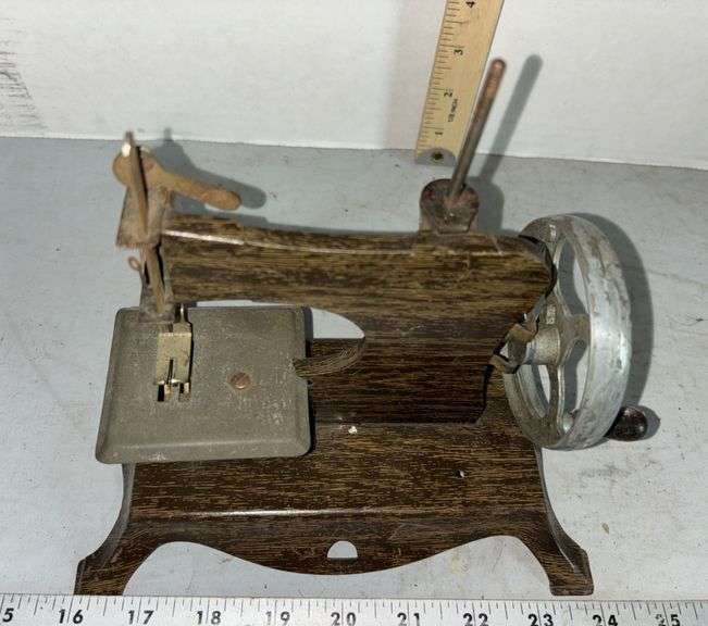 1930'S Faux Wood Grain Tin Litho Children's Hand Crank Sewing Machine