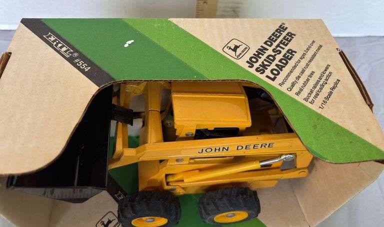 ERTL John Deere Skid Steer Loader 1/16 Scale