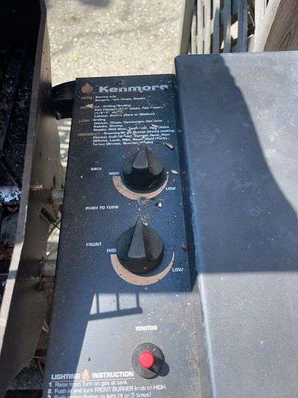 Kenmore Gas Grill w/ Propane Tank- fired right up (29”x15” surface)
