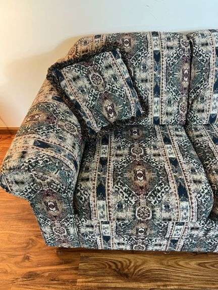 Simmons Hide-A-Bed Sofa (32”T,86”L,37”D)