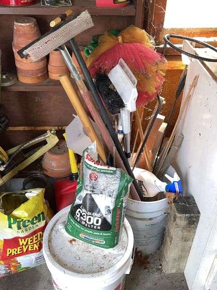 Shovels, Pole Saw, Post Hole Digger, Poultry Fencing & Garden Items Cleanout