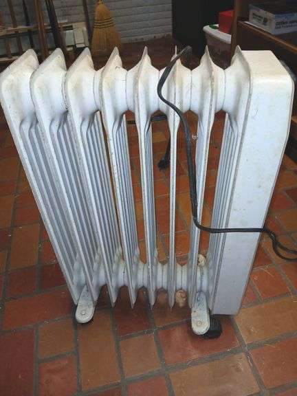 Welbilt 1500 watt Radiator Heater- Has Power