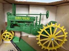 ERTL 1934 John Deere Model A Tractor Scale 1/16