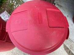 Two Rubbermaid Roughneck 32 Gallon Trash Cans w/ Lids