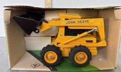 ERTL John Deere Skid Steer Loader 1/16 Scale