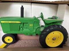 ERTL John Deere 1960 Model 3010 Tractor Scale 1/16