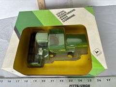 4425 John Deere Combine 1/50th Scale