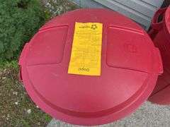 Two Rubbermaid Roughneck 32 Gallon Trash Cans w/ Lids