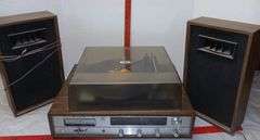 Shark Stereo w/ 8 Track, Turn Table & AM/ FM + Speakers (has power)