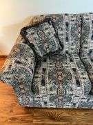 Simmons Hide-A-Bed Sofa (32”T,86”L,37”D)