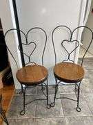 Parlor Table (30”T29”R) & Four Matching Chairs