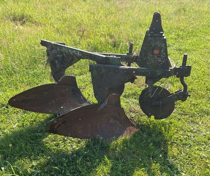 Oliver 3242 3 Point 2 Bottom Plow
