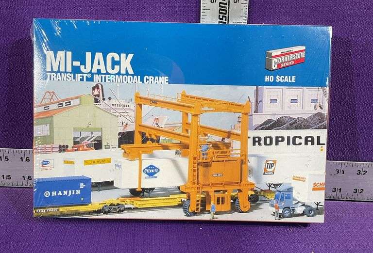 Walthers Cornerstone HO Scale MI-JACK Translift Intermodal Crane Kit