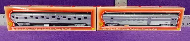 IHC HO Scale Southern Pacific Passenger Car W/ Corrugated Side & IHC Southern Pacific Sleeper Car W/
