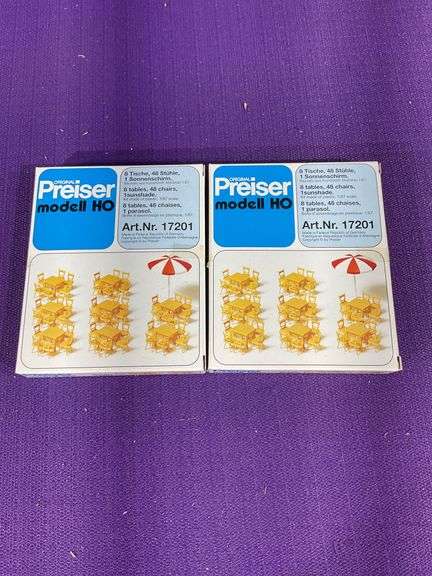 Pair of Preiser #1720 HO Scale Tables & Chairs