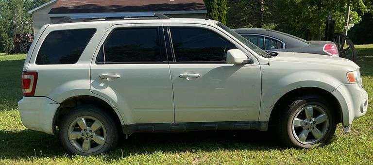 2010 Ford Escape  180,278 Miles Runs & Drives