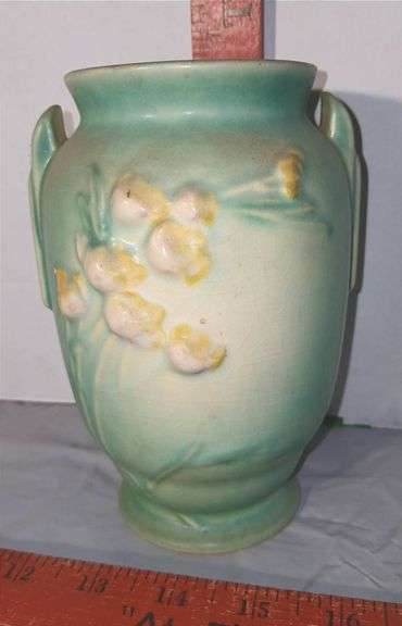6" Tall Roseville Pottery Ixia Vase