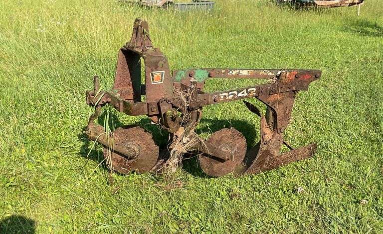 Oliver 3242 3 Point 2 Bottom Plow
