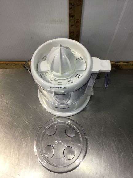 Black & Decker 32 Oz. Citrus Juicer (has power)
