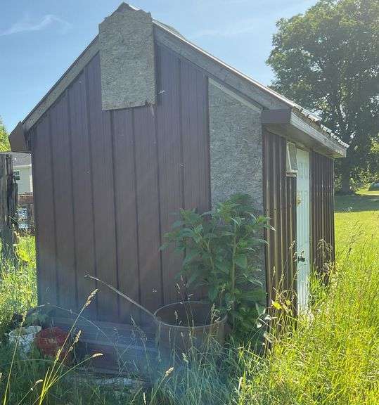 Garden Shed & Contents Buyer Responsible for Removal No Loader Available