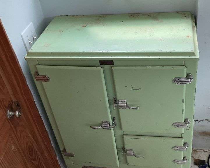 Vintage Snowflake Ice Box 43”x32”x16”