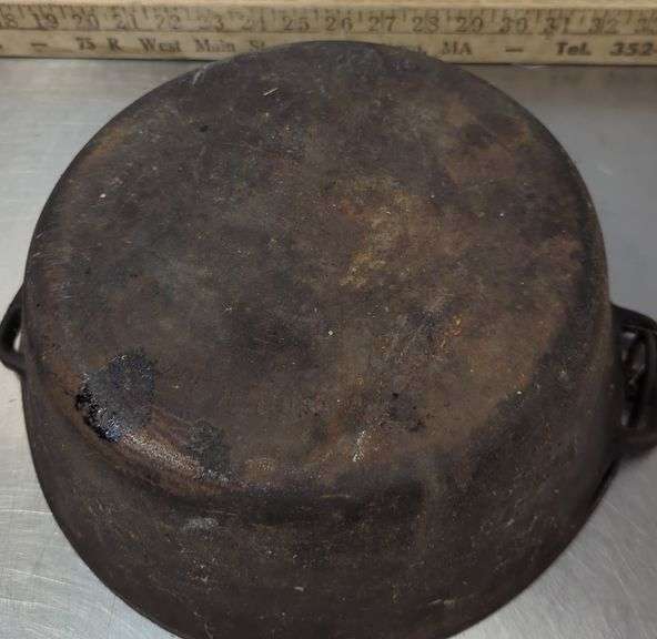 Cast Iron Dutch Oven