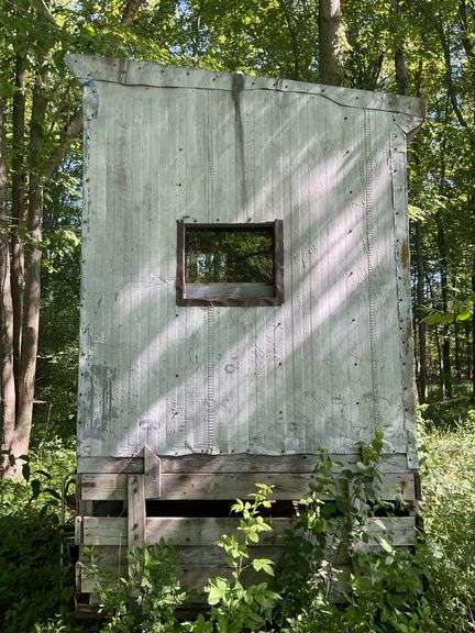 5'x5' Hunting Shack Mounted to Trailer Buyer Responsible for Removal