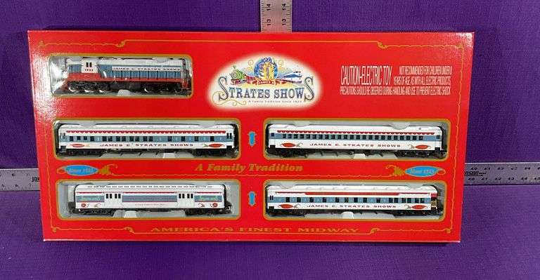 IHC 318 HO Gauge Strates Show Passenger Car Set