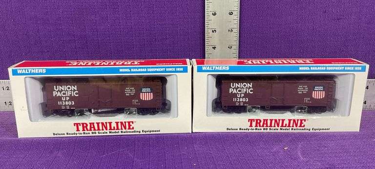 Pair of Walthers Trainline HO Scale Union Pacific  40’ Plug Door Track Cleaning Boxcar