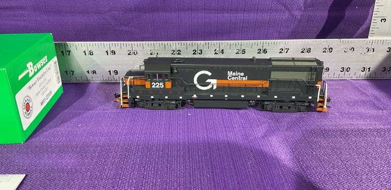 Bowser 691-23109 HO Maine Central GE U-25B Diesel Locomotive #225