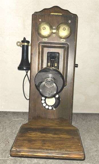 Kellogg Oak Wall Hand Crank Phone
