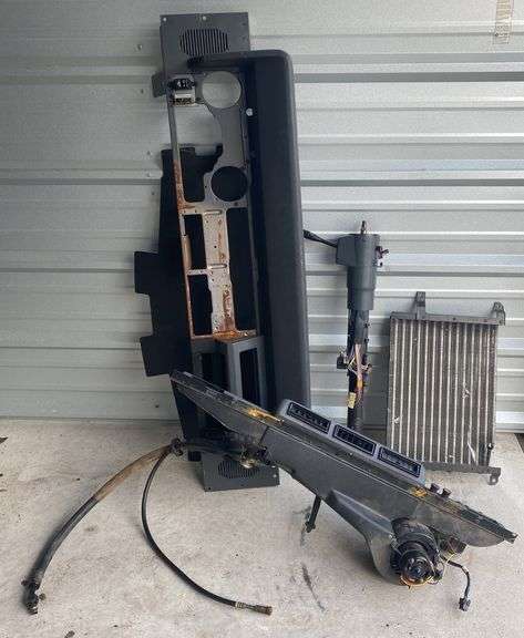 Dash 9 Radiator Jeep Radiator, Steering Column, & Dash Parts - Sherwood Auctions