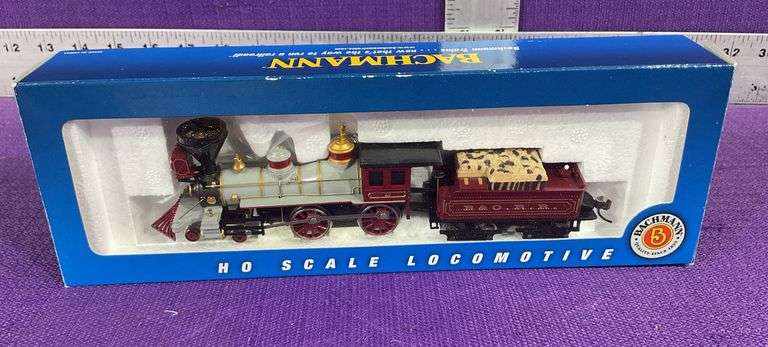 Bachmann HO Scale 4-4-0 American Steam Locomotive and Tender,