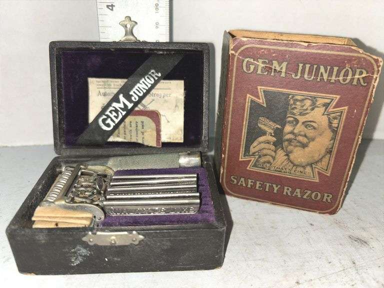 Gem Junior Safety Razor in its Original Case & Box