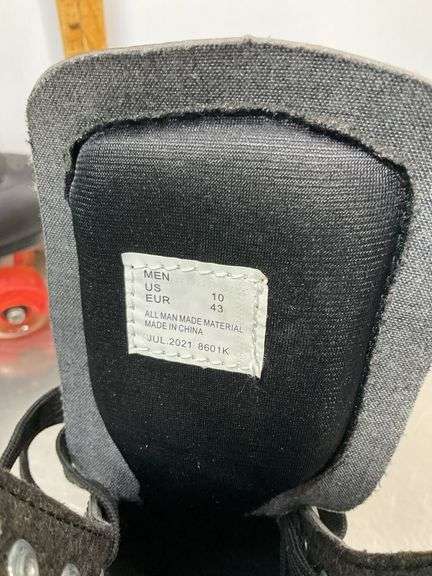Men’s Size 10 Chicago Skates (Wheels Light Up)